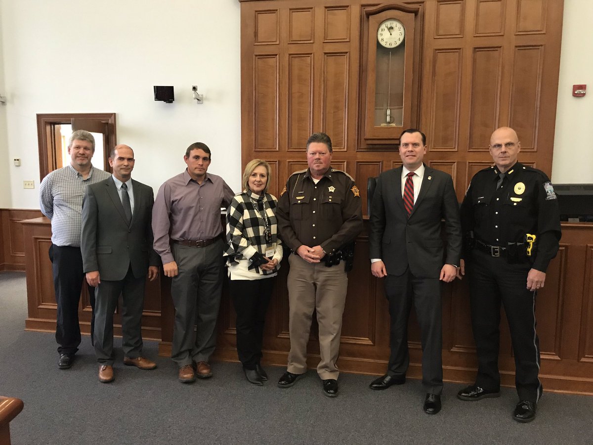 WDKYnews's tweet photo. Enjoyed a visit with our gracious host Commonwealth’s Attny Zac Greenwell, Webster Co. Sheriff Springfield, Providence PD Chief Jones, Webster Co. Attorney & our judicial branch in Dixon. I’m energized by the strengthening of partnership between feds and locals #all53counties https://t.co/TzfGVrM0aA