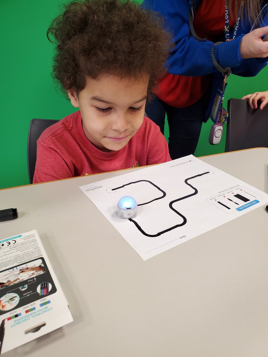 ElsieJohnsonIC's tweet image. @Ozobot is always a crowd favorite! #Firsties having so much fun at tech time today! &quot;Can I take him home?&quot; #AmericanEducationWeek #TechTimeWithMsDiBiase @ccsd93 @MartuzzoMindset @ECJSchool @EJPrincipalD93