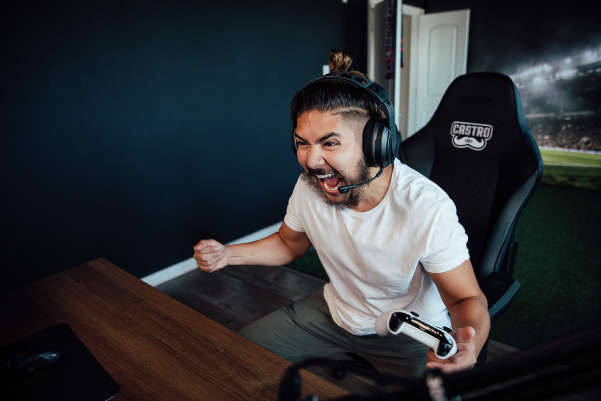 Castro1021's tweet image. WHO NEEDS ONE?!?! 
@TurtleBeach is giving away the Elite Atlas Aero!

- RETWEET AND LIKE
- Must be following @TurtleBeach
- Will randomly select (2) winners on 11/25