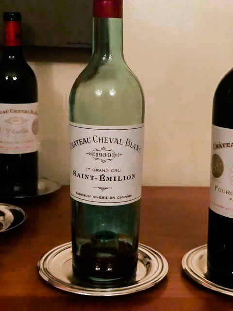 ChefJJoho's tweet image. Château Cheval Blanc tasting at Everest. Featuring vintages 1939 and 1934.