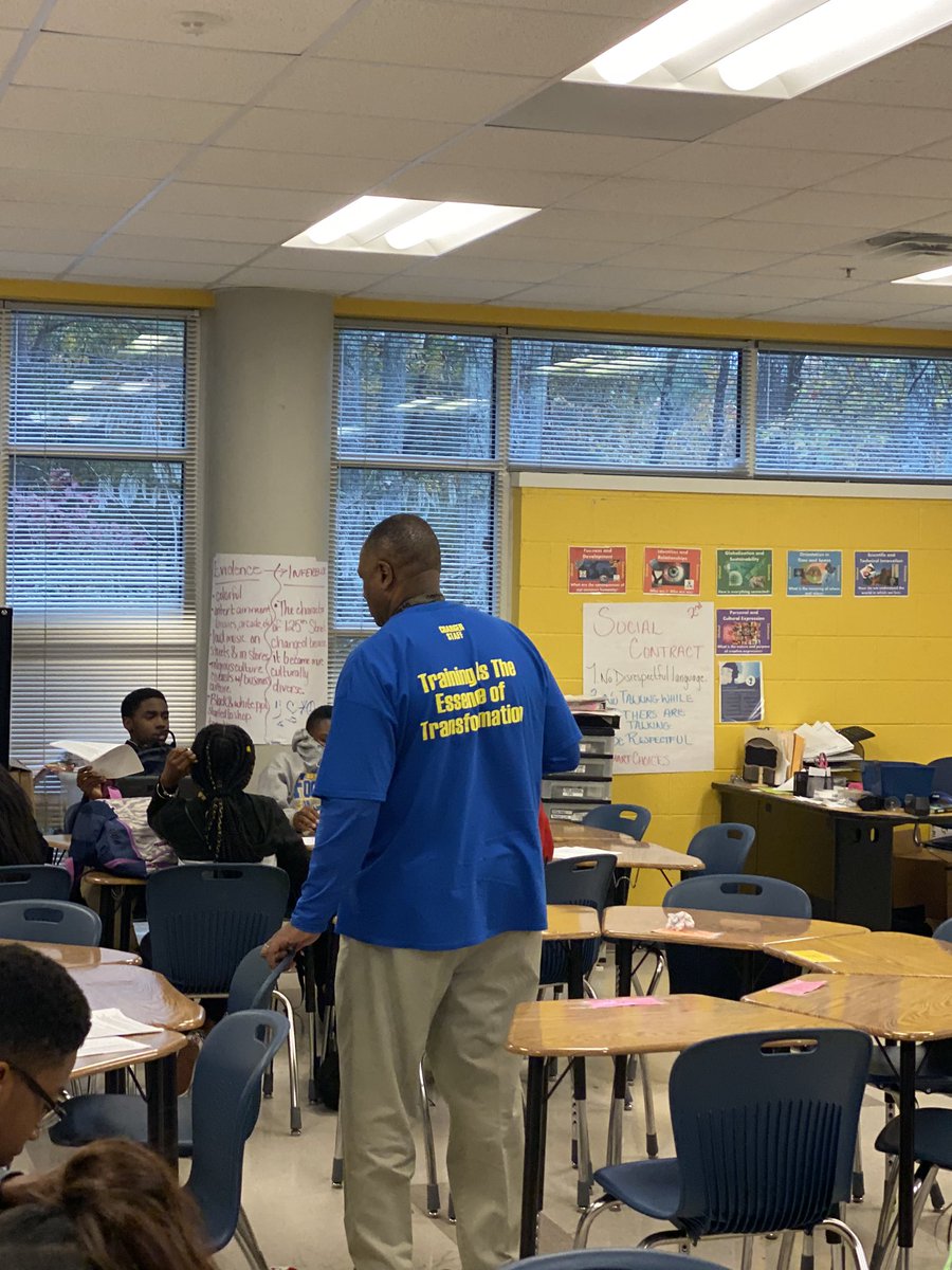 LHSStudentSrvcs's tweet photo. It’s a leadership team Friday takeover!
#ThisIsHowWeWork #AlwaysATeacher #RJBExcellence @C_Blassingame @DurhamMartin3 @Bunche_Chargers @RJBPrincipal @bunche_ms https://t.co/YLs8ak684V