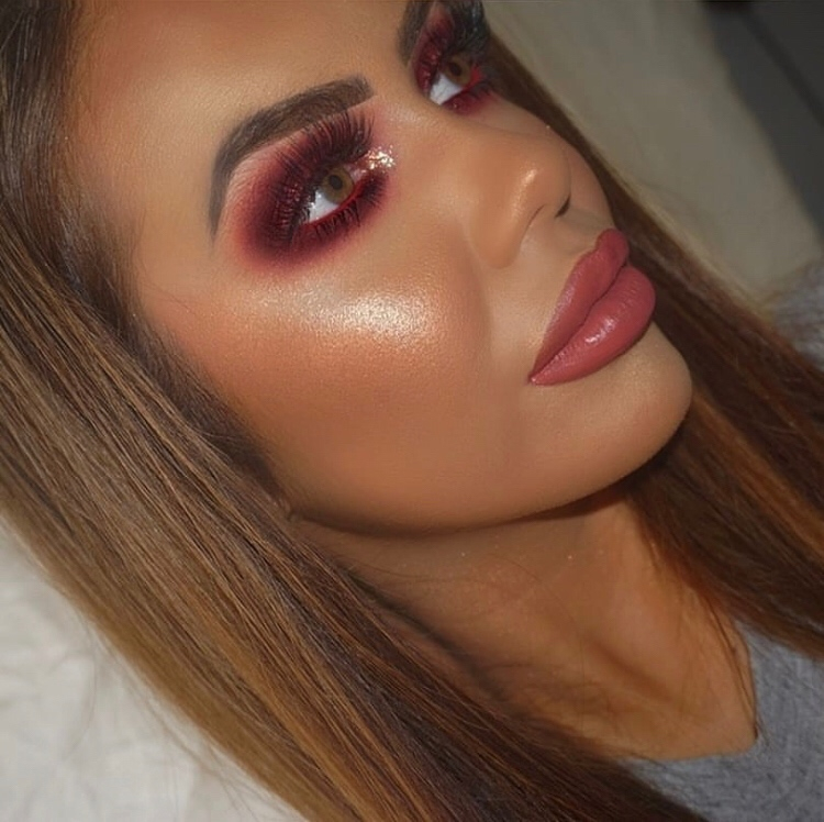 CrownbrushUK's tweet photo. ๐
๐ Christmas Vibes ๐๐
.
.
๐ @victoriakirwan_makeup using Crownbrush OMG Eyeshadow Palette ๐จ for this look.
.
.
https://t.co/mJVd42yvBt
.
#crownbrush #makeupbrushes #eyeshadowpalette #redeyeshadow #eyeshadowtutorial #stepbystepmakeup #irishmua #dublinmua #makeupblogger https://t.co/qicINrfvol
