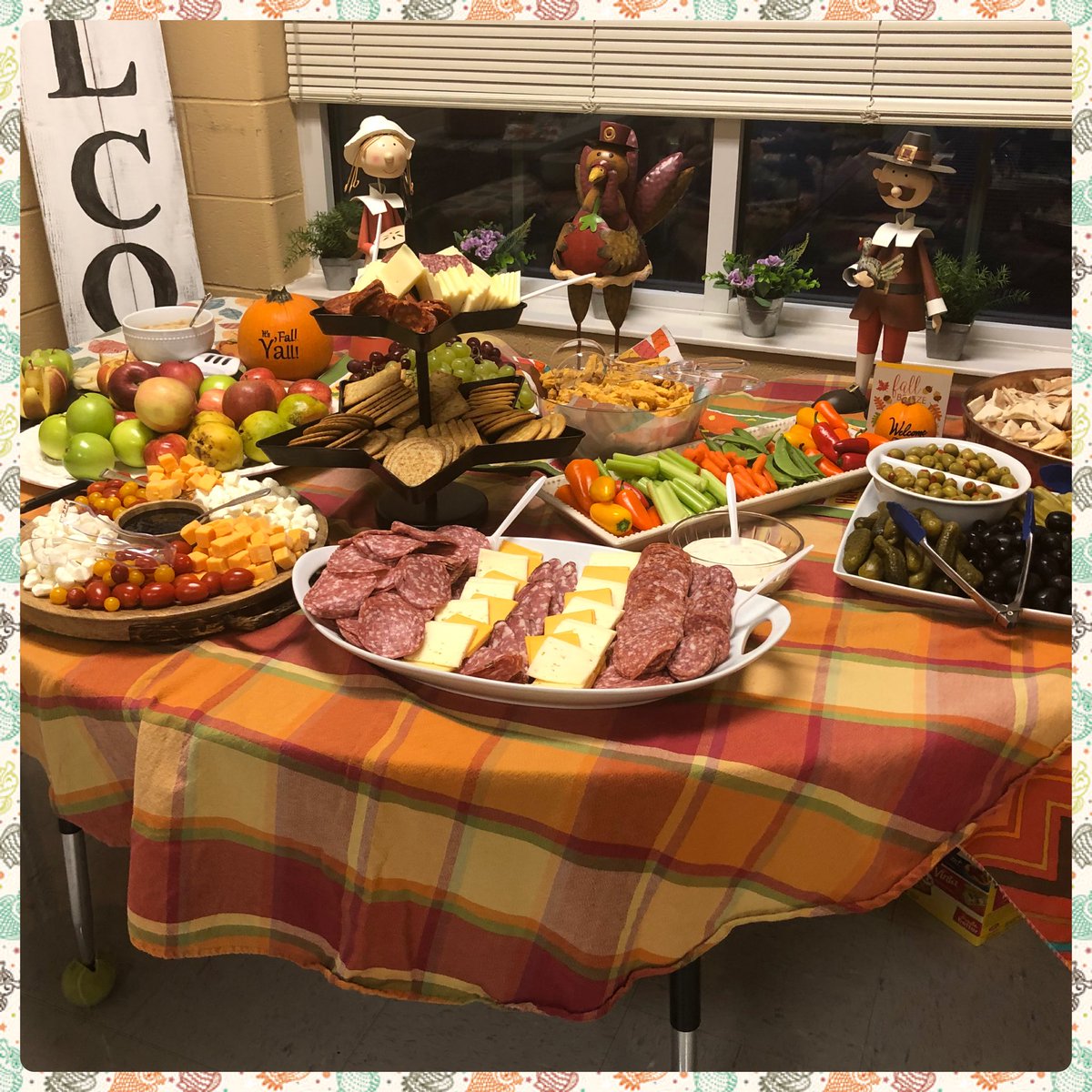 SharonRWallace's tweet photo. How do you keep teachers happy right before Thanksgiving?? FOOD right?  Our team prepared this scrumptious feast for our fabulous staff!! #happiestschoolincobb #mccallprimary1 https://t.co/hGZnShPvf1