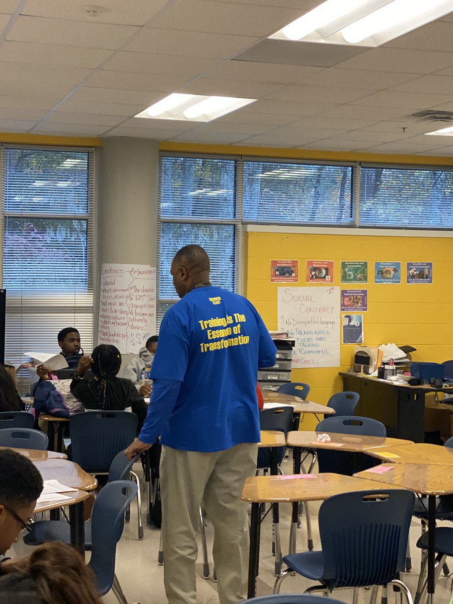 bunche_ms's tweet photo. When the Leadership Team tells the teachers to “take a load off of their feet!” Our leaders do not mind getting back in the classroom!! #BMSistheBest #BuncheChargers #LeadershipTakeover #BuncheisBlessed https://t.co/Sv3SJbrzFC