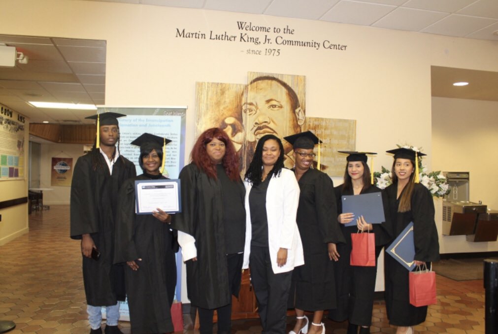DCWorkReadyU's tweet photo. Congratulations to the first class to complete the Phlebotomy Program! @MLKCCDallas Your futures are BRIGHT! @ECCOnline #DCCCDWorkReadyU https://t.co/wzA9GxdwtE
