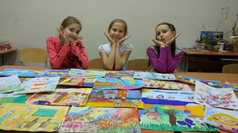 OneWorldClass's tweet photo. OneWorld Classrooms welcomes Peace Corps Volunteers and Teach for All Fellows to involve their schools for FREE in our K-12 Global Art Exchange. Info and registration,here: https://t.co/jayG7m6Oa7. https://t.co/qamW9HsS9h