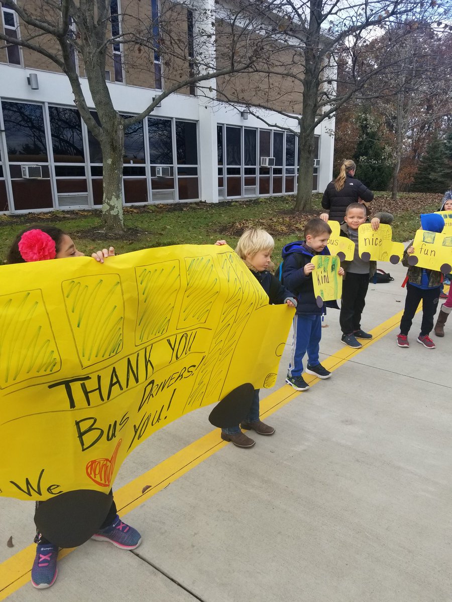 South_LEADS's tweet photo. Our students showing some love to the bus drivers today! #madisonsouthelementary https://t.co/qCPNkLPEph
