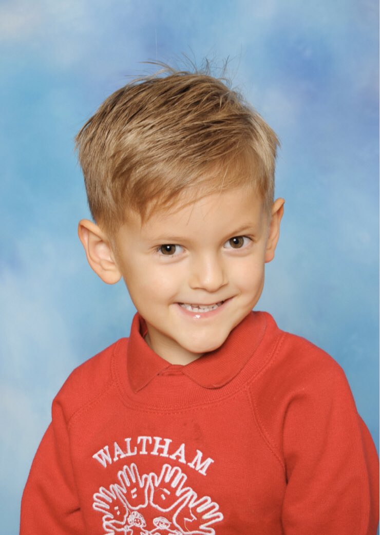 Sammi1509's tweet photo. Just look at that little face ❤️😍 #FirstSchoolPic #MyBabyBoy https://t.co/kpGbYqQTxW