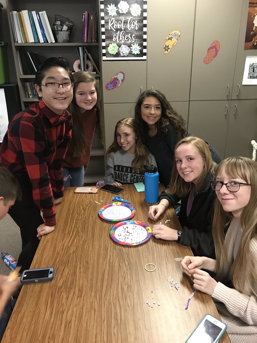 RaidersForHope's tweet photo. Meeting 3! 💛
-gratitude
-kid president
-conversation 
-bracelet making https://t.co/lSm3h5YO1V