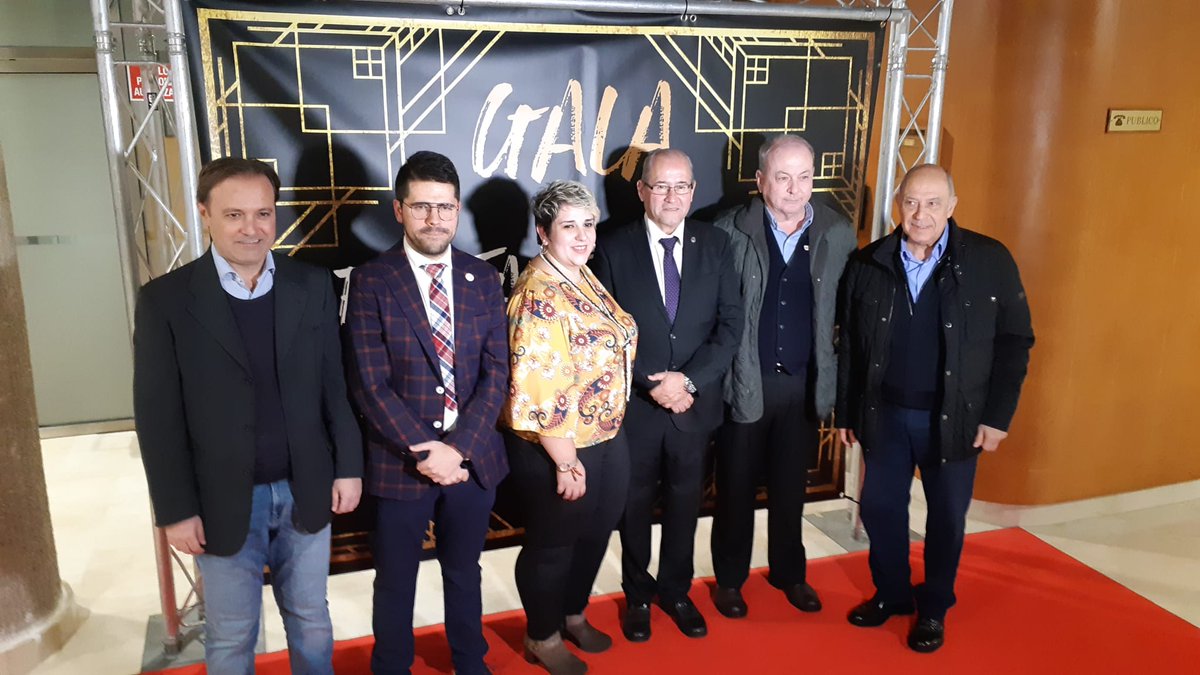 NatxoBellido's tweet photo. En el X Aniversari dels Premis @festaitradicio que fan un homenatge al ric i divers patrimoni festiu d'Alacant. Enhorabona @cuco_vidal and company pels 10 anys de treball promocionant les festes alacantines #10AniversariFiT https://t.co/jKEkoHAFd4
