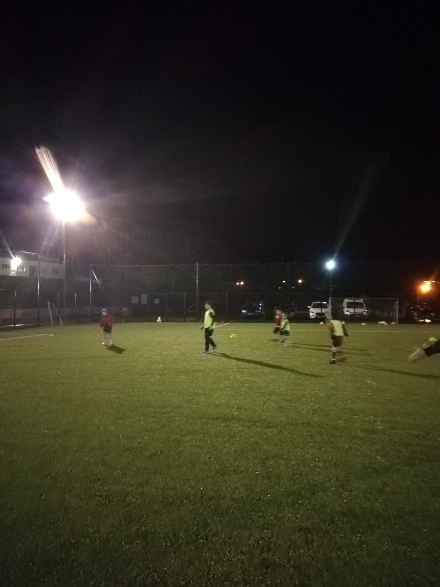 SESA2019's tweet photo. Well done to our Academy players who braved the bad weather to train with SESA in Curracloe this evening. A great session working on weighted passing followed by 3v3 end zone games ⚽🔴 #SESA19 #FOOTBALL #ACADEMY #SouthEastSoccerAcademy #QualityPassing https://t.co/syMxUBvGgs