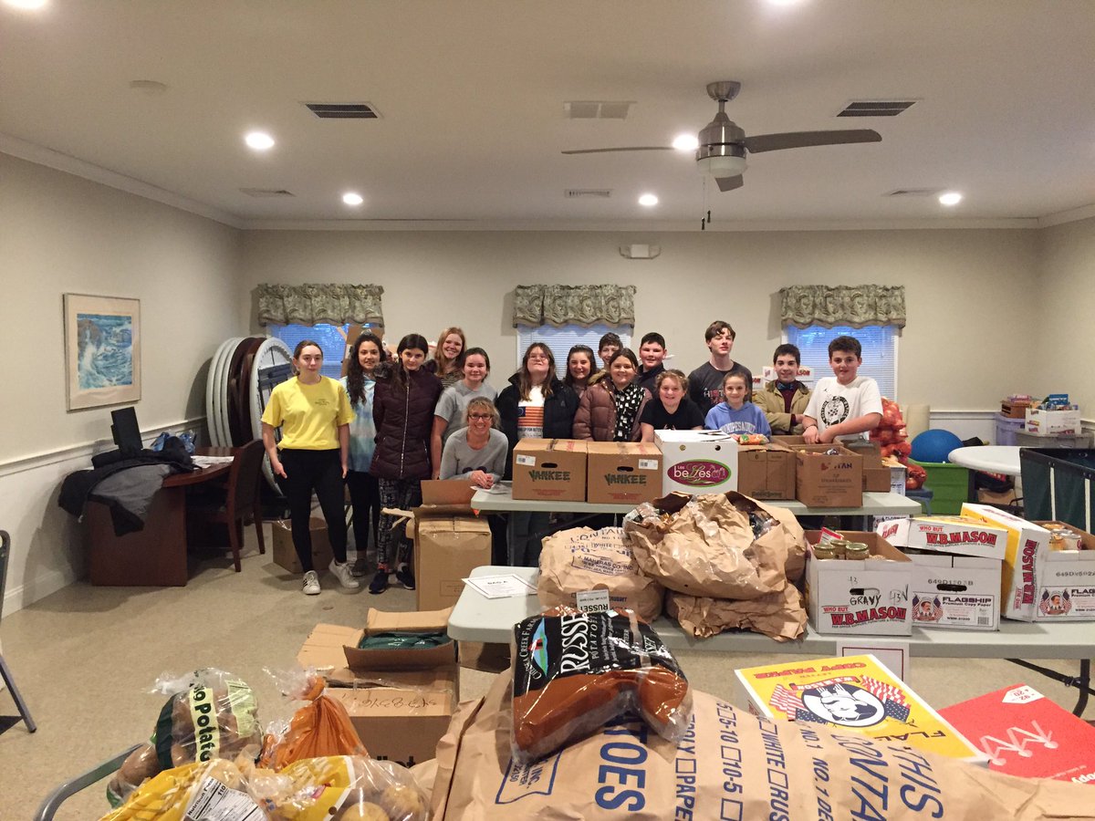 MrsChalifourELA's tweet photo. Student Leadership Senate delivered an amazing amount of food from Ipswich Middle School students to The Open Door food pantry to support local families at Thanksgiving. #IMStigers https://t.co/eE8GAL6yV8
