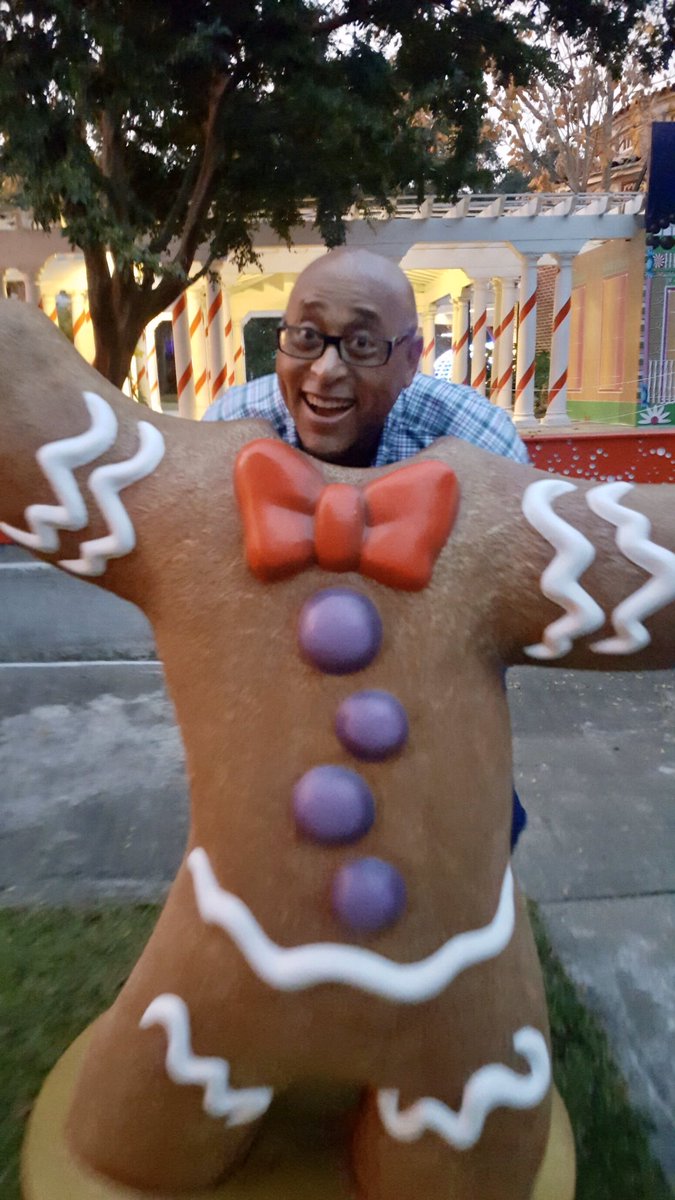 ChefKevinBelton's tweet photo. Do y’all think I’d make a good gingerbread man? You know Mardi Gras is around the corner⚜️@WWLTV @AudubonNature #zoolights #bein4 #gingerbreadman #nola https://t.co/h9VcmUHaei