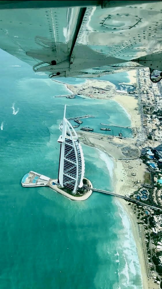Who else is taking in epic views in a Cessna this #WingFriday? Share your best views👇🏽

#CaravanNation #AvGeek