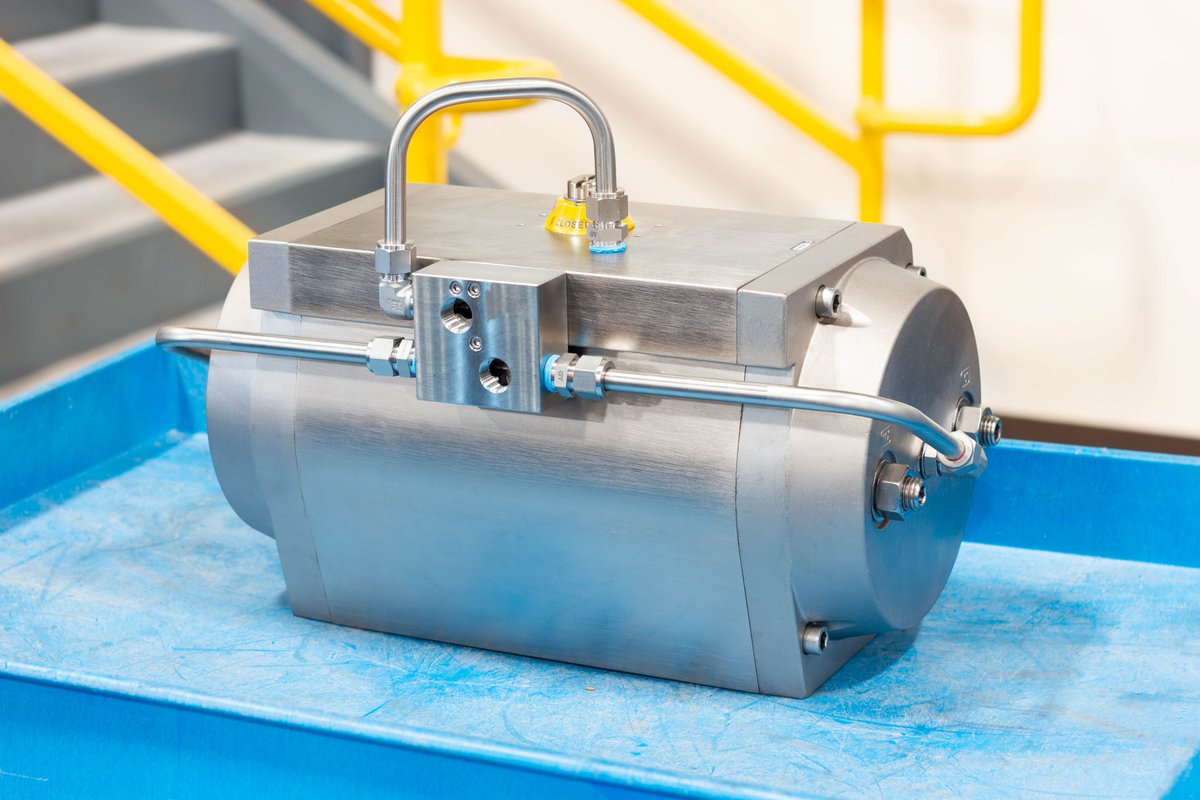 MaxAirTech's tweet photo. This is our MT Series actuator with Electroless Nickel Plating. The ENP finish is perfect for acidic environments. The actuator was drilled, tapped, and tubed with corrosion resistant stainless steel tubing for fast acting service. #actuator #thebestwaytoautomateyourprocess https://t.co/7Bv9SuOar7