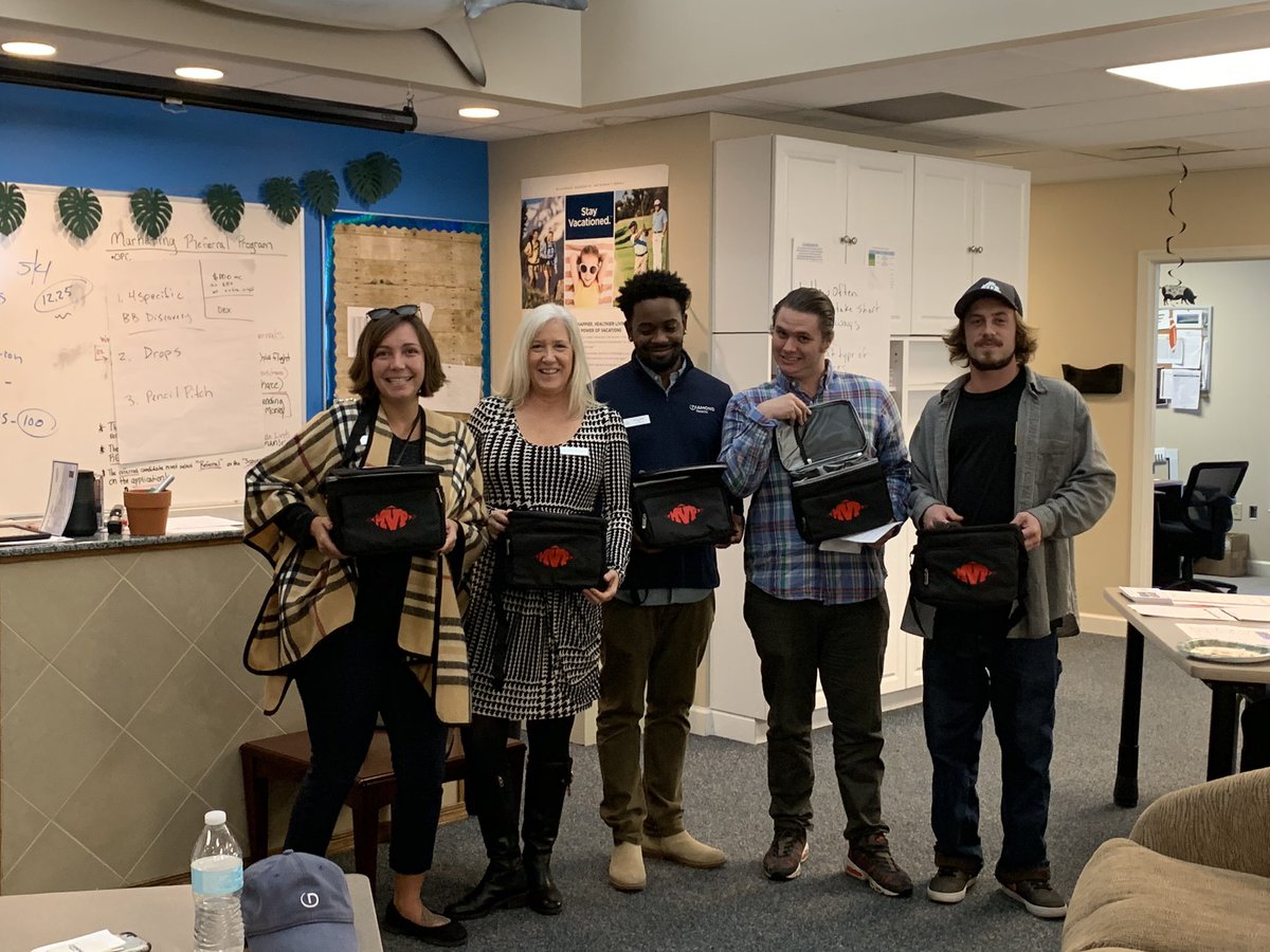 Giving thanks to our great team <a href="/cherylvanpelt/">Cheryl Van Pelt</a> <a href="/Shelley_TeamVB/">Shelley Hamilton</a> #teamvbopc #EmployerOfChoice #diamondcareers