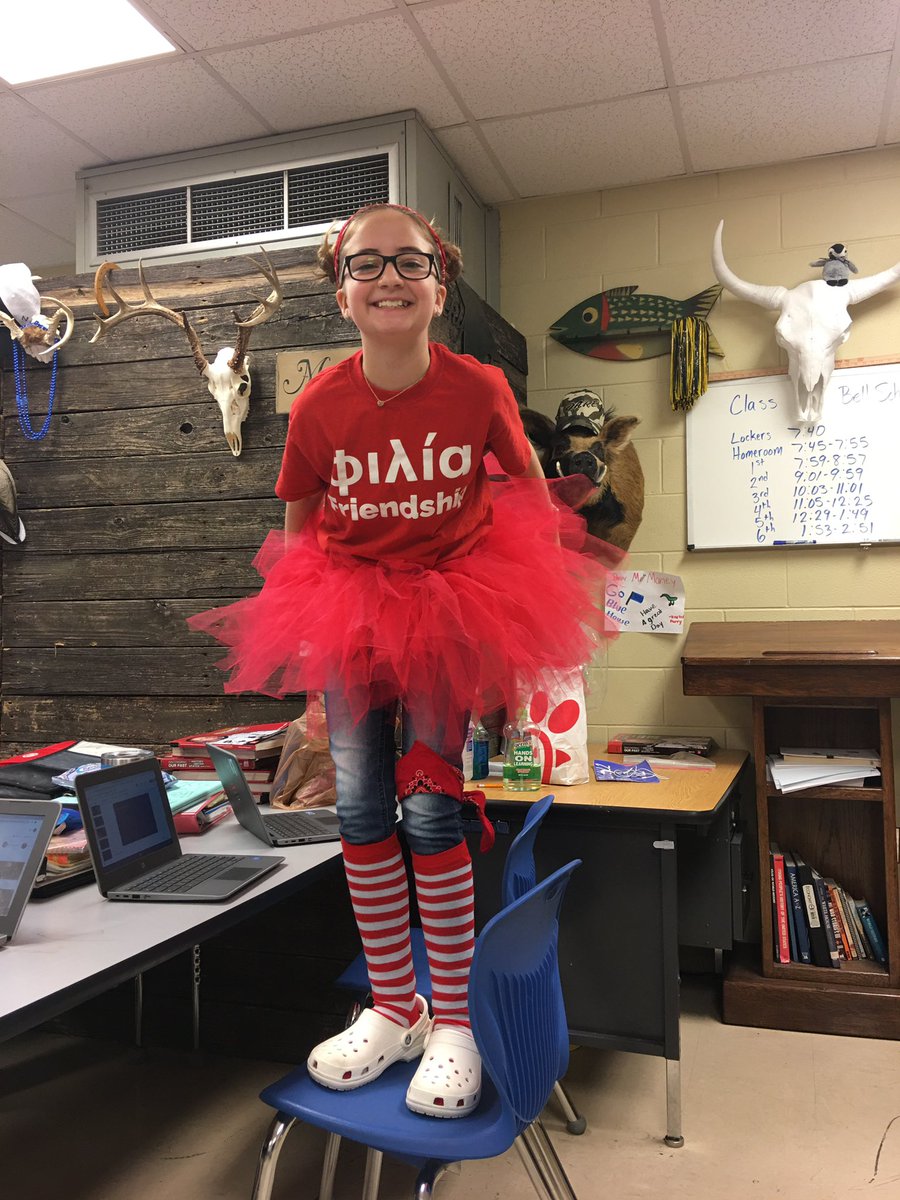 WilliamsIntPC's tweet photo. House Color Fun!!! 
❤️💛💙💚 #wonderfulworldofwis #4houses1family #bethewildcard #rcainspired #kidsdeserveit #getyourteachon #pcss #joyfulleaders #bethechange #betheone #pellcityschoolsystem #principalsinaction https://t.co/HFkGEzm0k4