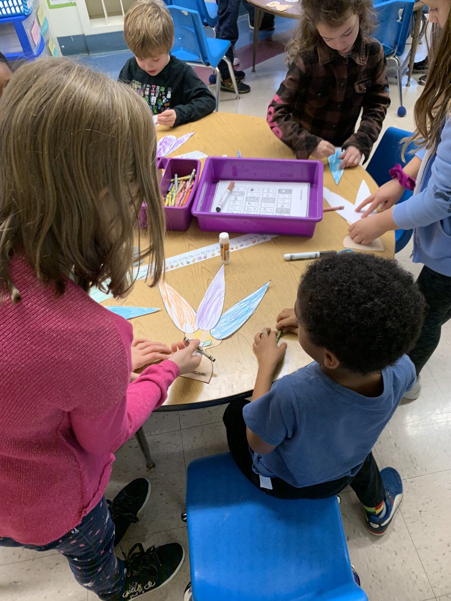 kcentralk's tweet photo. Thank you to 4H for helping with our Thanksgiving project! #thankful #PMKinder @CentralES1 @central4h https://t.co/jNxMLxqV8X
