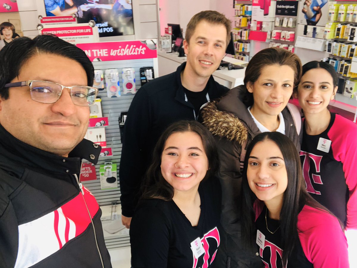 Ringing in the season with #Magentaweekend at Skokie with Tina, Nayeli and Mary. We have something for everyone @dannysoro @BrettKennedyTCC @jaymaliktcc @willingofficial @Sentowski8 @ChartierDoug