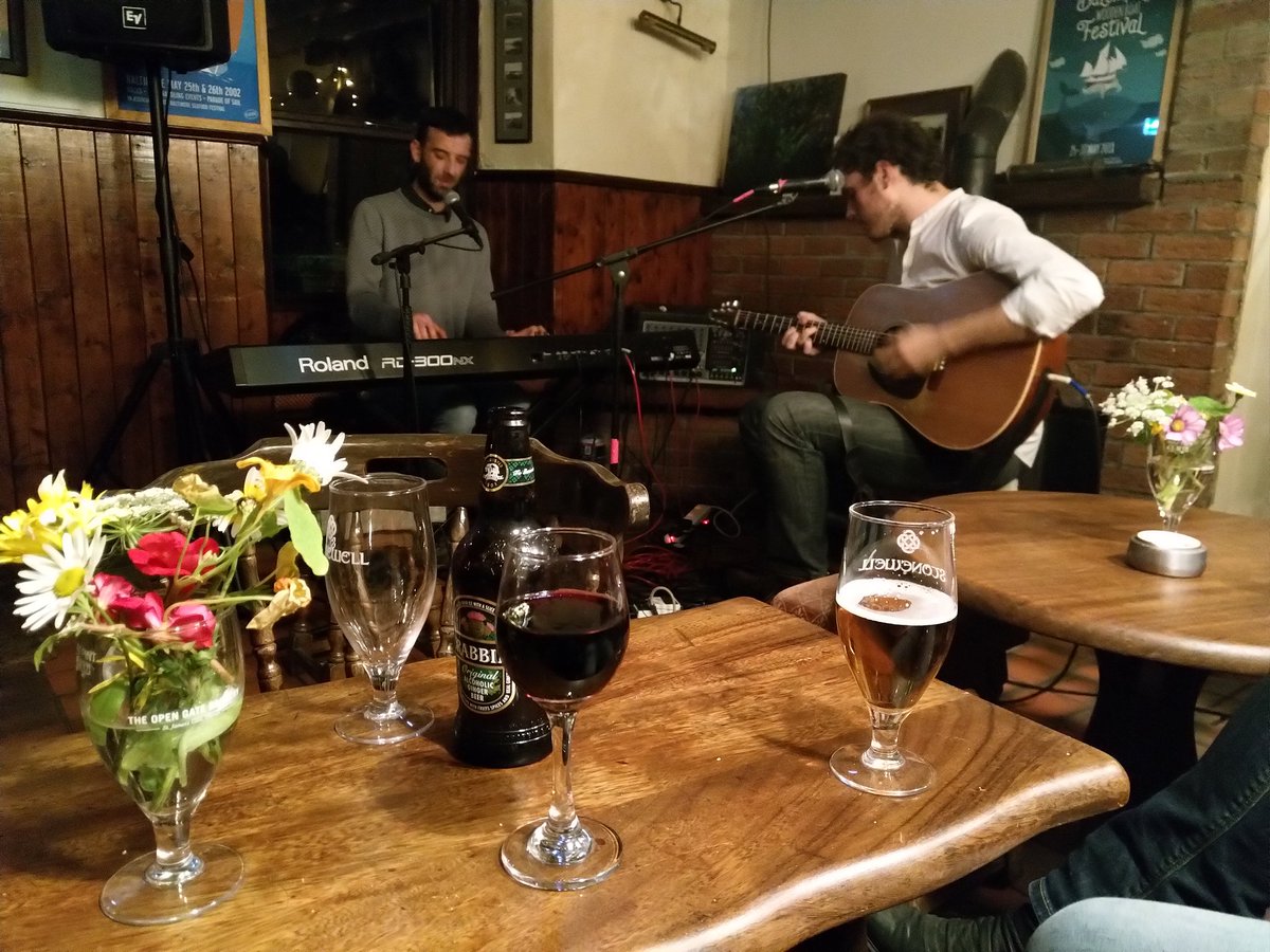 Pop Up Gaeltacht le ceol 🎶🎶🎶 sa Jolly Roger