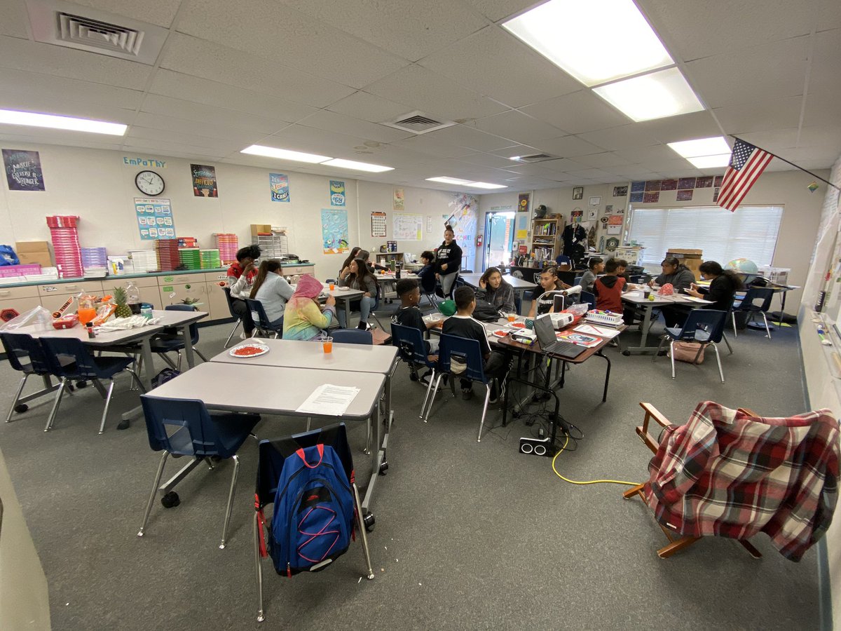 wf_wildcats's tweet photo. Room 21giving! So thankful for our Clowder Community! And all our supporters like @farmfreshtoyou Wishing everybody a very Happy Thanksgiving!!! ๐ฆ #ClowderPower! #Great2BWUSD https://t.co/gtc06UBcrR