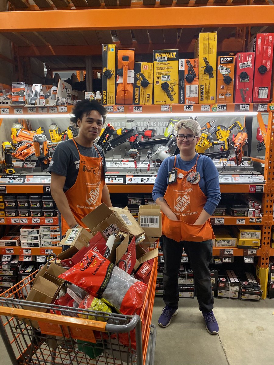 susanj613's tweet photo. Some more overheads cleaned out and packed down thanks to some TLC from the opening team. @XConnollyJr @THDHynes @SASMEric4633 https://t.co/mz0jah5Itd