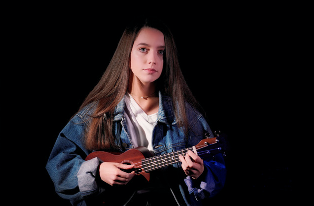 BerkleeGlobal's tweet photo. Róise McHugh is a singer/songwriter that attended our program in Dublin. On Sunday at 5pm, she will offer a free show in Upstairs Venue, Duke of York to release her first song. Congratulations! #singer #songwriter #Ireland #Dublin #release #alumna @BerkleeCollege @roisemusic https://t.co/unjYI8CYko