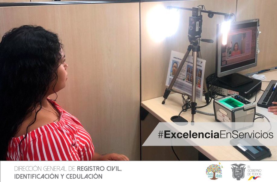 AndresFantoniB's tweet photo. Carolina Herrera: “Actualicé mis datos en el sistema e inmediatamente procedí a la renovación de mi cédula de manera eficiente”. Agencia Norte de Guayaquil. 

@RegistroCivilec #TuCédulaATiempo #ExcelenciaEnServicios https://t.co/hCfHoKOUdT
