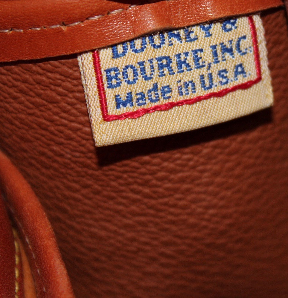 CKarenjo's tweet photo. On sale! 
The real deal
In beautiful condition
Reliable Dooney and Bourke Leather https://t.co/yHZ9979CCs
