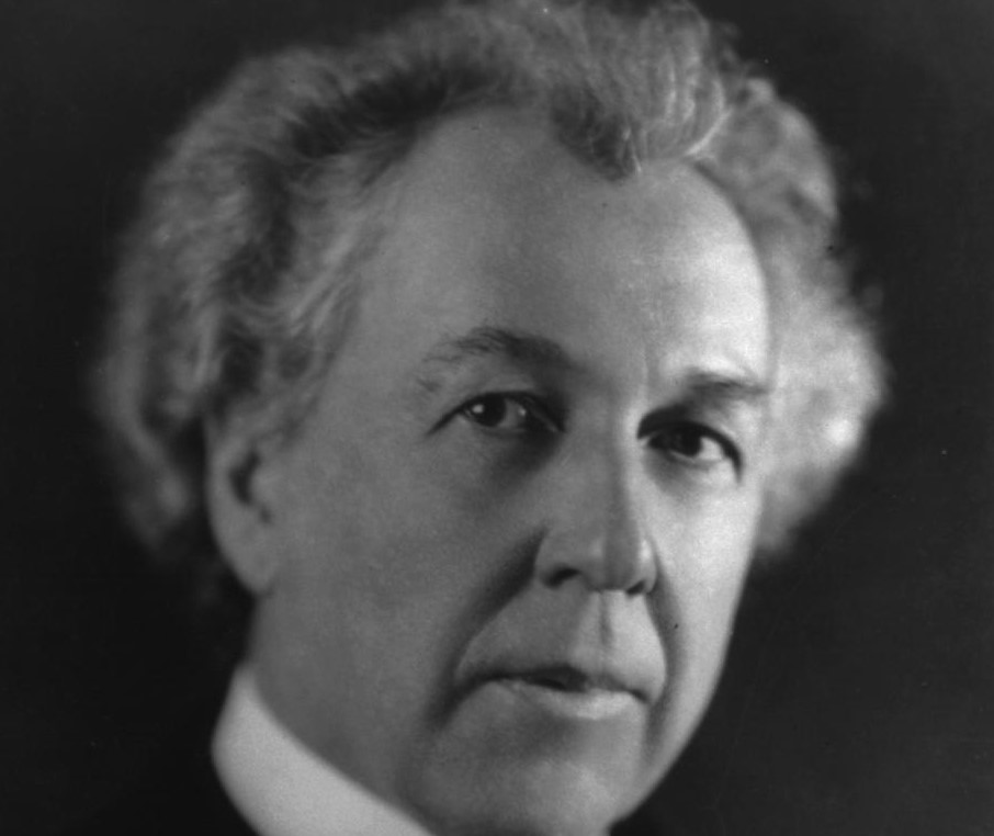 Author Paul Hendrickson dug deep into the annals of history to uncover the more obscured parts of #FrankLloydWright's life and legacy

One of those parts: Fire wouldn't leave him alone -- not even after his death

Listen to our conversation --> bit.ly/2QFTal8

<a href="/AAKnopf/">Alfred A. Knopf</a>