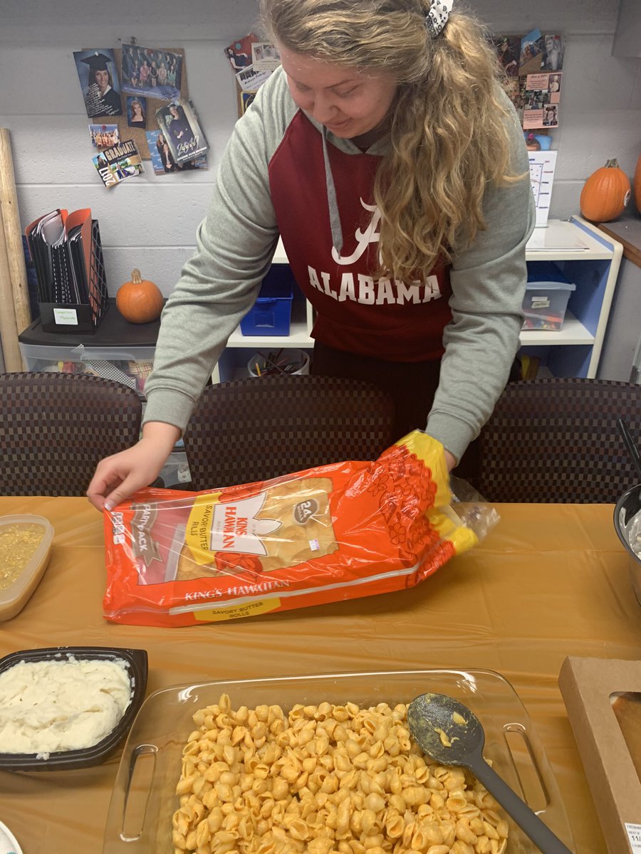 MetaphorVe's tweet photo. November Mixer! We are excited for thanksgiving!!! #HappyThanksgiving #thankful #veinternational @VEInternational @roberts5911 https://t.co/R7zWkSSPWE