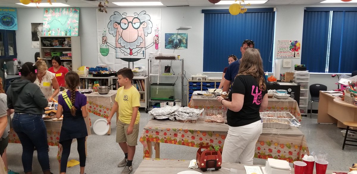 KLS5thGrELA's tweet photo. Wishing everyone a #HappyThanksgiving #5thGrTeam #KLSParents prepared a #SchoolFeast🦃 #ThankYou  #KLSTornados #MyMCSD https://t.co/Zx3EHuGZoQ
