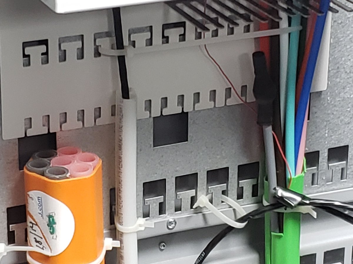 We had a great morning discussing fibre broadband, with our amazing partner EComm, and got to see a fibre distribution hub (FDH) up close and personal! 
#fibrebroadband #broadband #fibredistributionhub #communitybroadband #fibreoptic