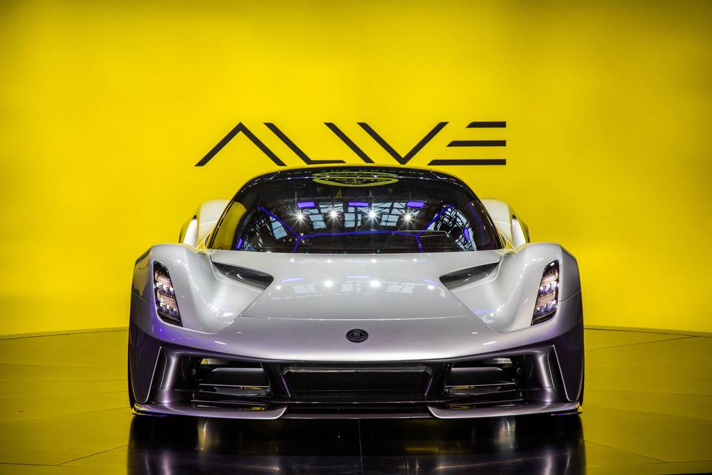 conceptcarz's tweet image. First #Lotus Evija Prototypes Complete High-Speed Testing As World Tour Arrives At Guangzhou Auto Show
conceptcarz.com/a34922/lotus-e…

#LotusEvijaPrototype #HighSpeedTesting #WorldTour #GuangzhouAutoShow #allelectric #hypercar #midengine