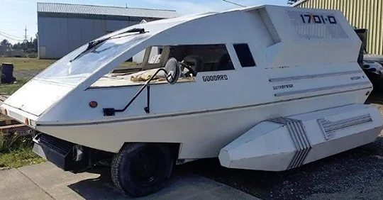 TheElephantsKid's tweet photo. Elon Musk introduces new #CyberMinivan #CyberTruck https://t.co/HjaYv6HmkX
