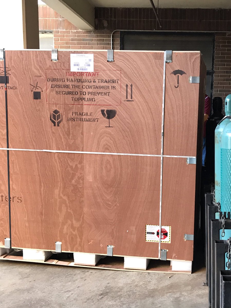 KM_Hines's tweet image. Yesterday was a big day for the lab, metaphorically, physically and emotionally! Our Waters Synapt XS, UPLC system and new office furniture all arrived within an hour. #HinesLabUGA is ready to get to work!