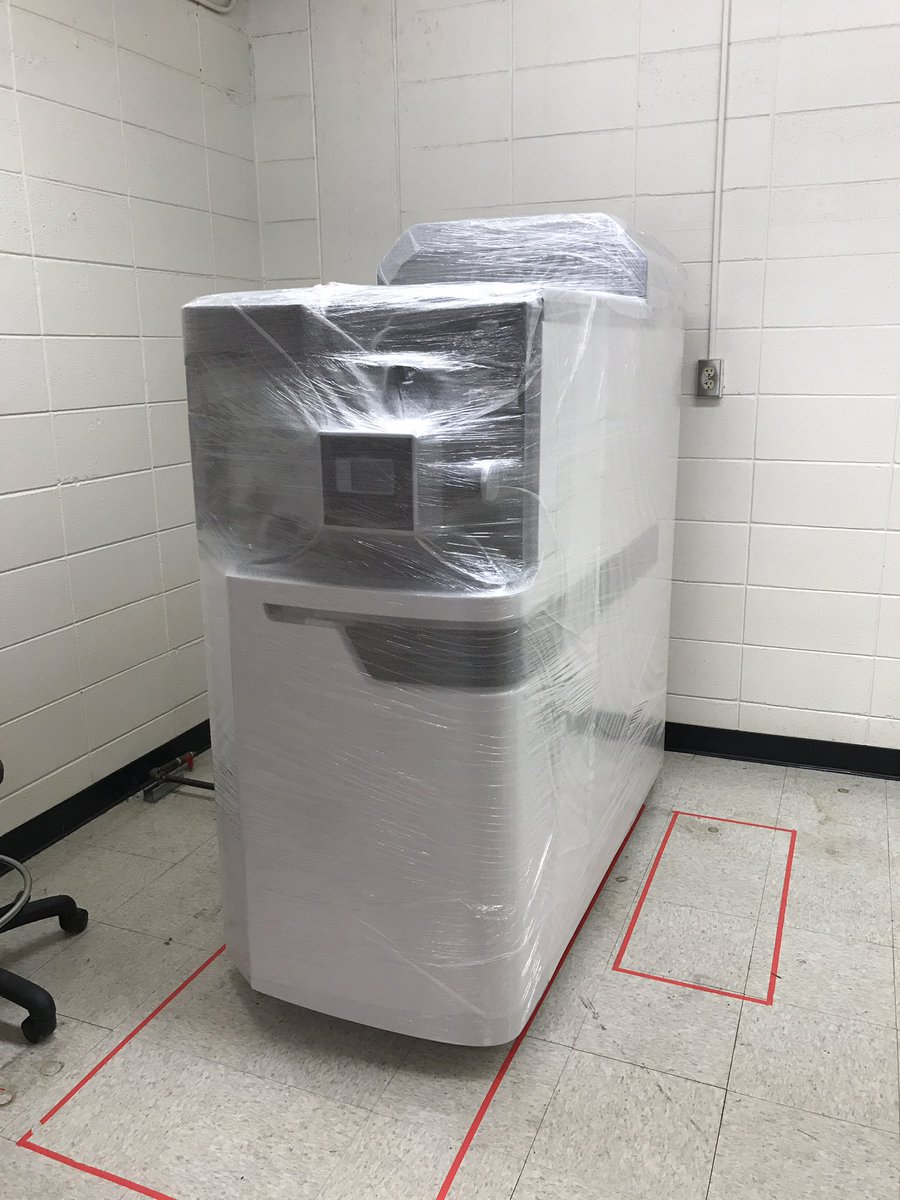 KM_Hines's tweet image. Yesterday was a big day for the lab, metaphorically, physically and emotionally! Our Waters Synapt XS, UPLC system and new office furniture all arrived within an hour. #HinesLabUGA is ready to get to work!