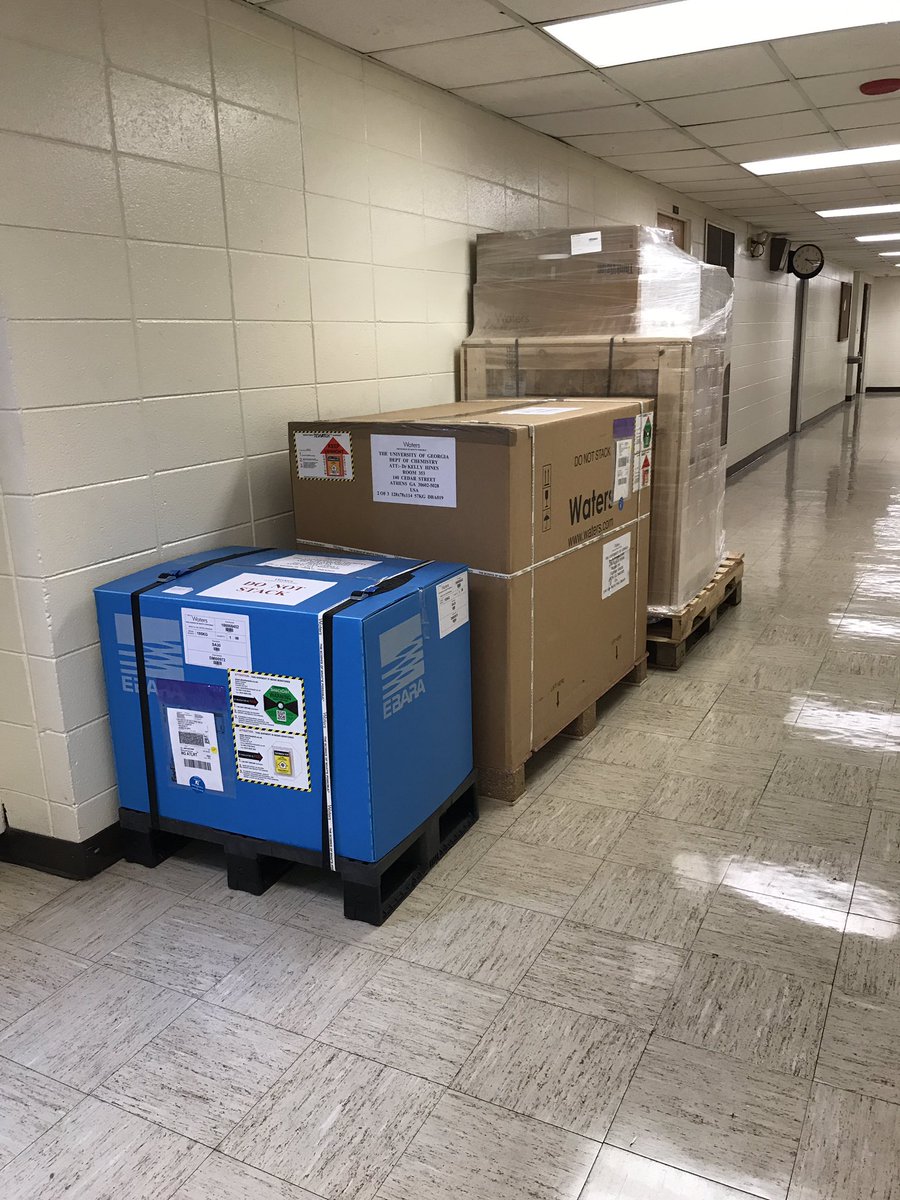 KM_Hines's tweet image. Yesterday was a big day for the lab, metaphorically, physically and emotionally! Our Waters Synapt XS, UPLC system and new office furniture all arrived within an hour. #HinesLabUGA is ready to get to work!