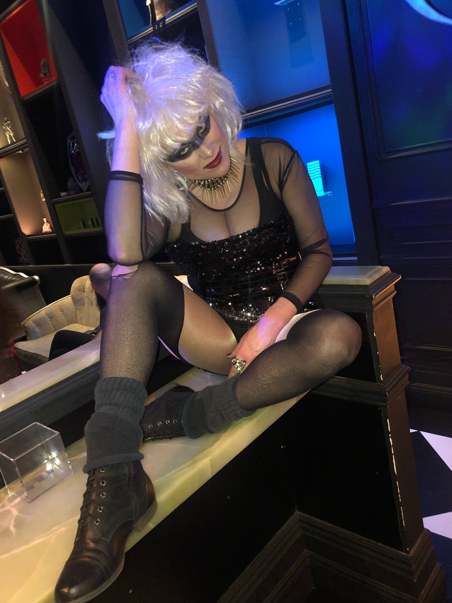 FandomBarLV's tweet photo. On a chill night in #LasVegas, Earth, #Replicants try to hide at #MFBLV, the #Cosplay spot in the sector... but a #BladeRunner is a Blade Runner... #Fandom #Cosplay #VegasCosplay #FandomBar #WeAreFandom #MFBcosplay #LetsFandom #LasVegas #CommunityArtCopslay #MillenniumFandomBar https://t.co/j8meuBh23W