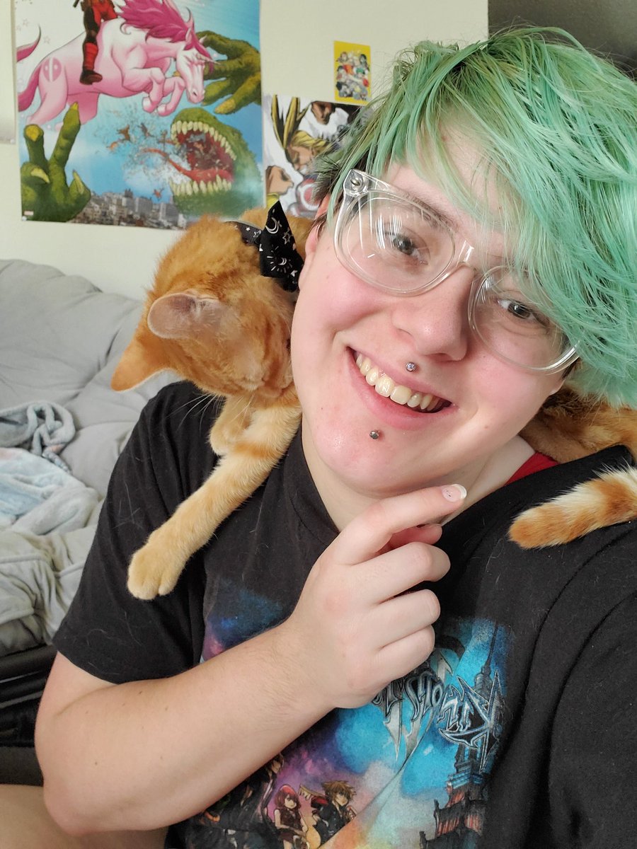 Harlen_Cosplays's tweet photo. Most of 2019 has been so kind to me, breaking away from the toxicity of my sometimes abusive relationship and into and an era of self love and confidence for me. And an SO who makes me so stupid happy and an asshole cat who I love to death. I never knew I could be so happy 🥰❤ https://t.co/qMHYx4eAcp