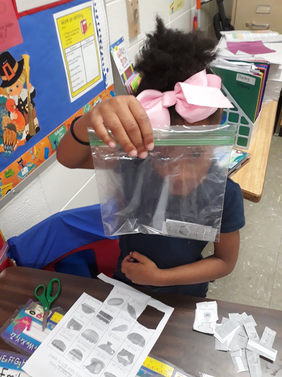 1stGrade_Price's tweet photo. We had a busy week! We planned and budgeted Thanksgiving Dinner in math and we worked on our animal research project during writing! @PriceOwls @samanthakyed #thepriceway  #pbl #studentengagement https://t.co/heLHF7DMKW