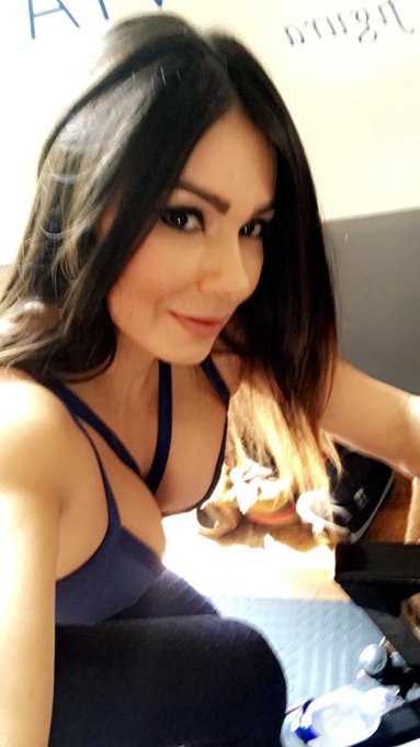 3 pic. Una tarde de mucho ejercicio, les mando muchos besos y los espero en https://t.co/wXLTN2xbZ5 para<a href="/tag/fchalloween21"class="tags"><span>#fchalloween21</span></a>