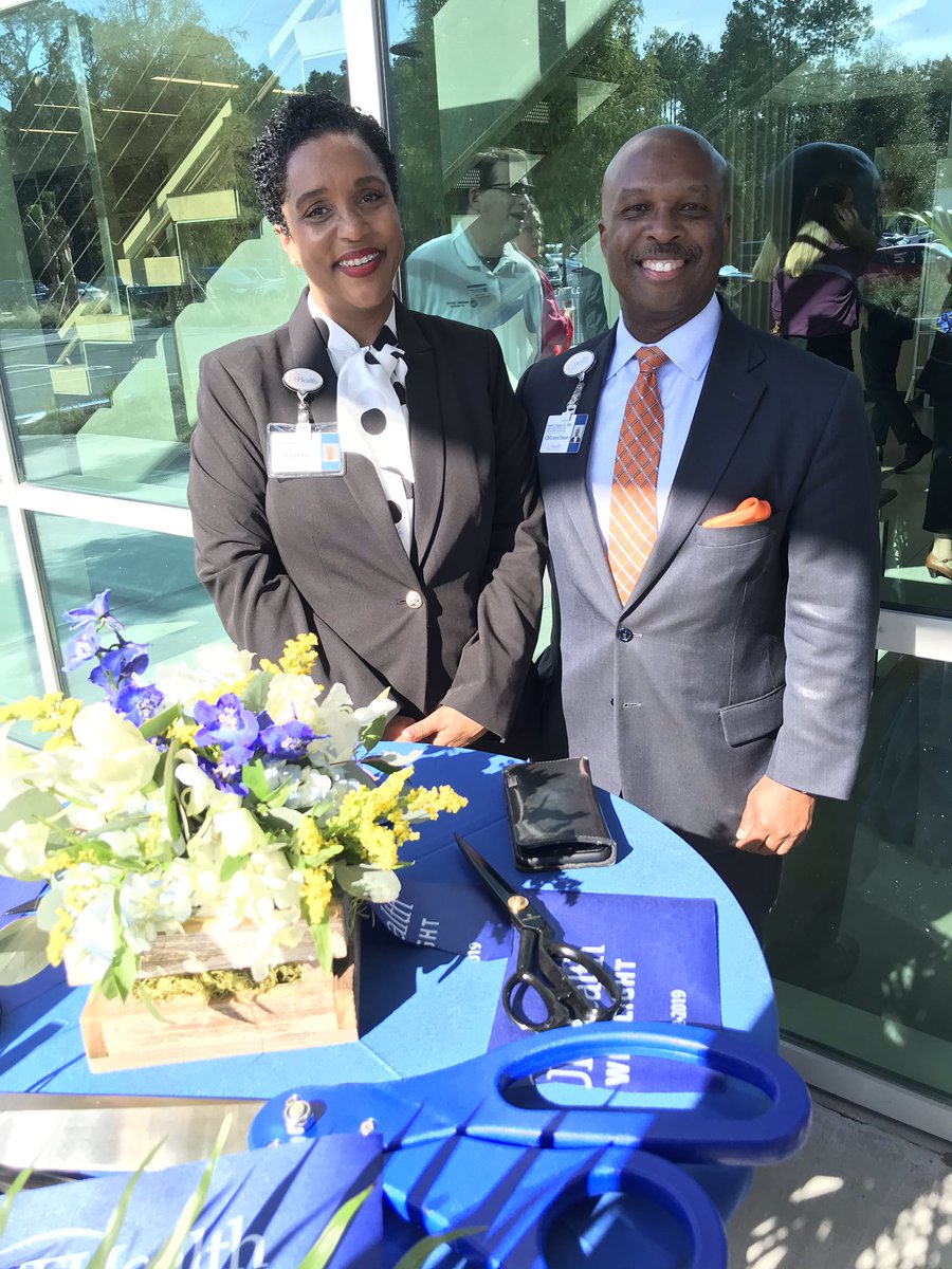 AnnMarieAKnight's tweet photo. Dr. Haley said “we are excited to offer the best medical expertise at this community’s front door” 85,000 residents. Ribbon cut. Another chapter underway. Keep up with our book. Next stop is an integrated rehab center with the YMCA and…more! #ILoveJAX #AllInJAX @UFHealthJax https://t.co/iJBcs3Z9UG
