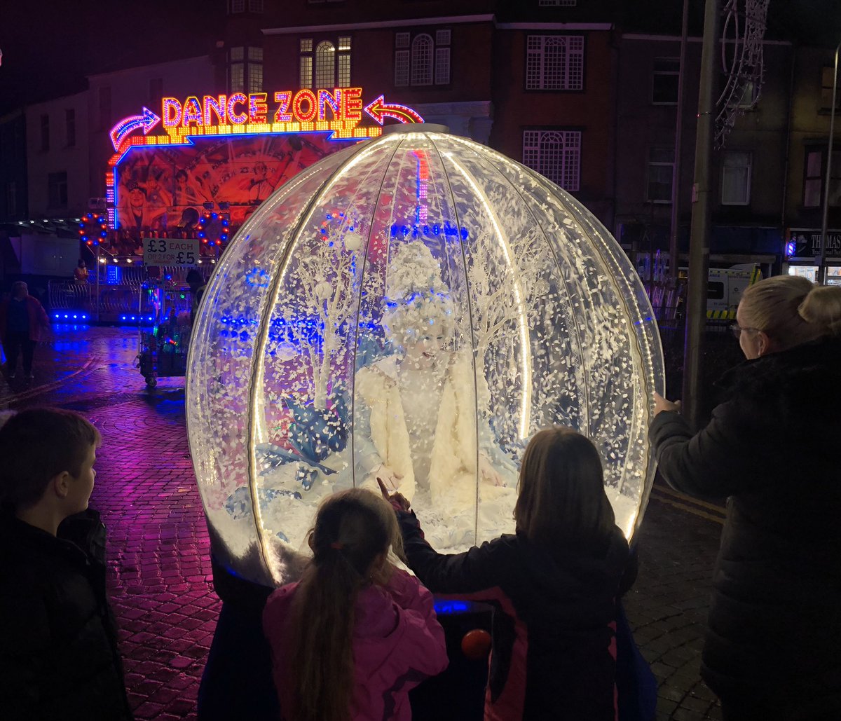 The Show Globe tweet media