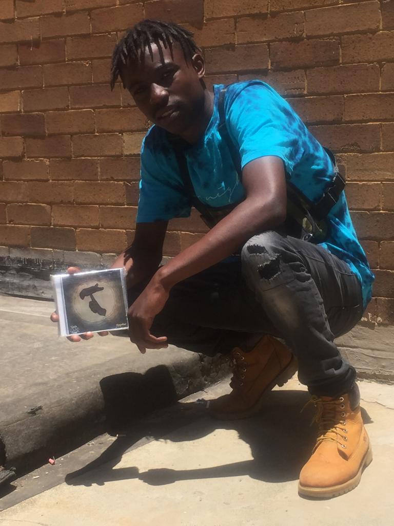 Kyngflow_Ec's tweet photo. Tsolo Sound Two EP by @king4low_ec is finally OUT here is the link for all platforms :
https://t.co/8ixbk6wC6S
Please share with your friends and post on social media under the hashtag #TS2
#BulaCompact
#Uzalo
#missuniverse2019
#BeingSouthAfricanMeans https://t.co/4ev2NS1PL5