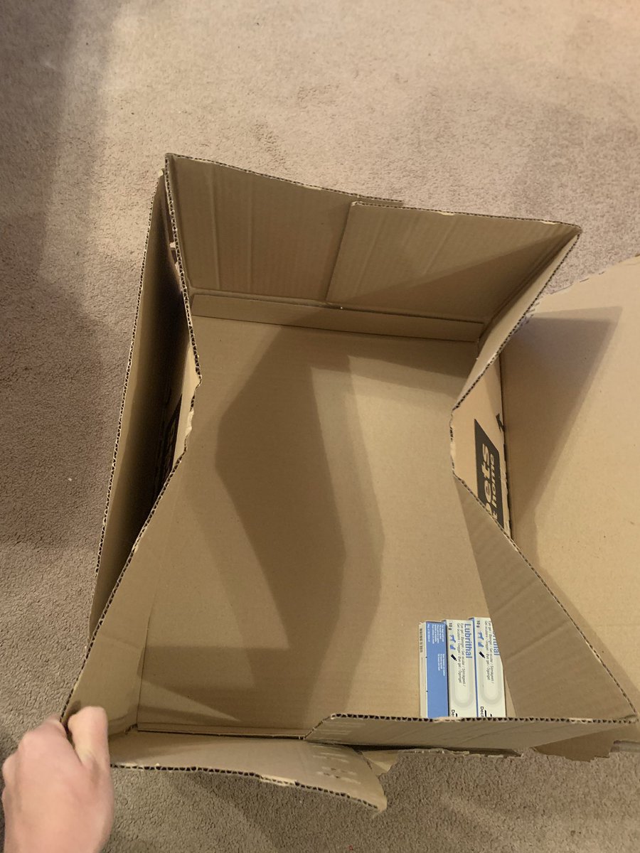 ObstructOppose's tweet photo. Taken aback by the incompetency of @PetsatHome, I ordered 3 cat collars and instead I got 3 cat and dog eye gels. Not only that, but in a box so big all 3 cats could comfortably live in it. Oh, and also no invoice in it either. Come on folks😂😂 https://t.co/PC37qjCFzY