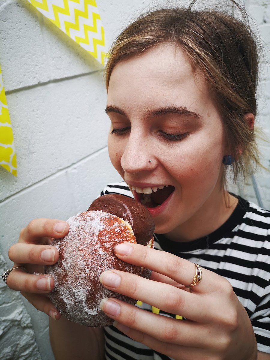 🍩🍦🍩 DONUT ICE CREAM SANDWICHES !!! 🍩🍦🍩

Head over to beautiful Island Bay today &amp; tomorrow! They have house-made donuts. They have ice cream. The have them together with 3 glorious flavours to choose from. Get the goodness all weekend*

*while supplies last 🙀