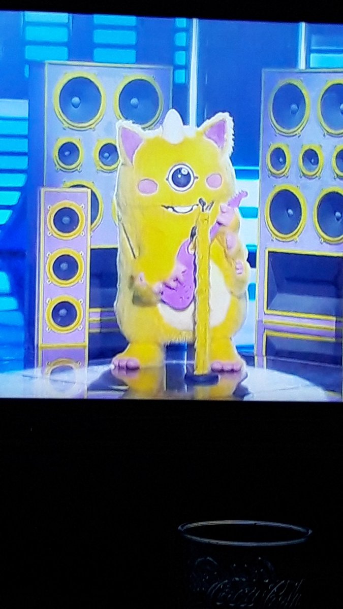 8steph5's tweet photo. C est @FabienLecoeuvre vu la taille ! #MaskedSinger https://t.co/Cymvb2peeV