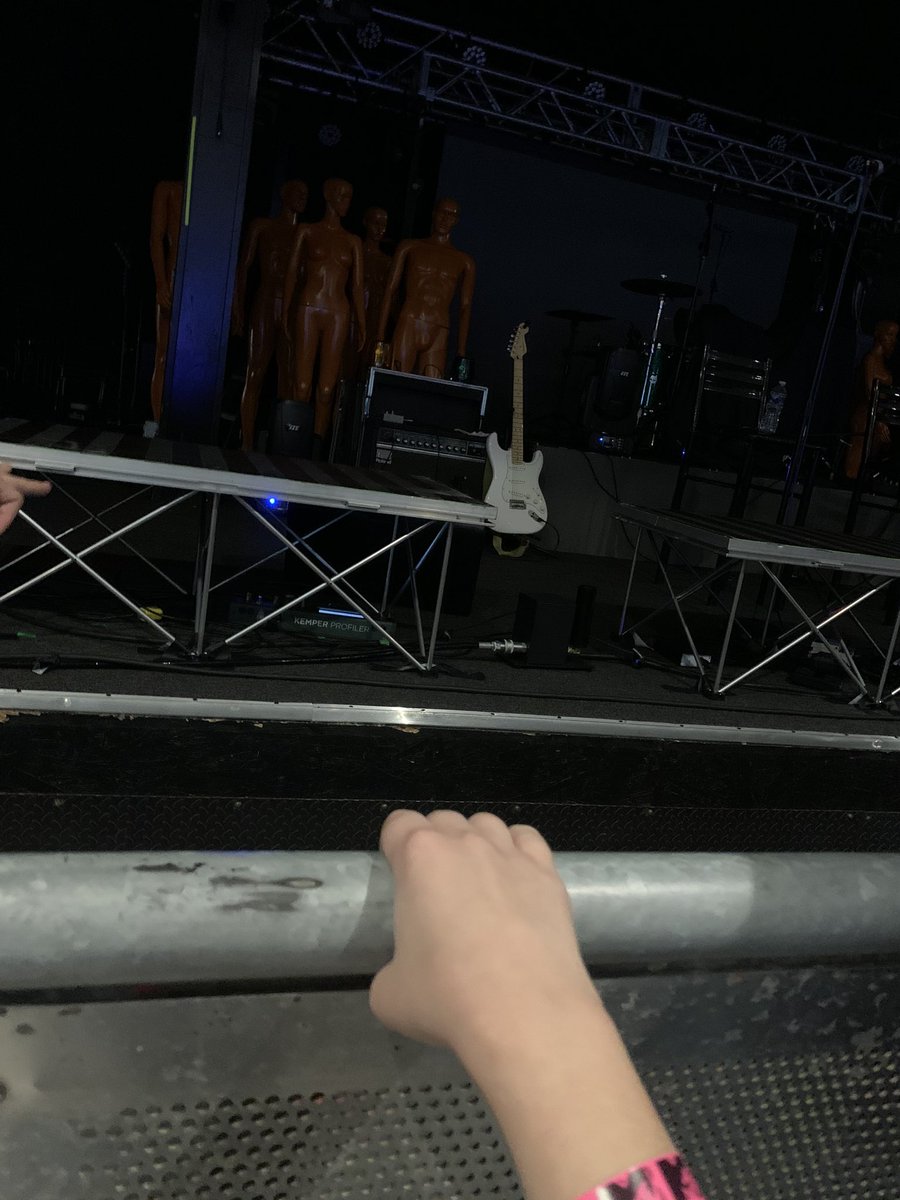 mytjamie's tweet image. rt for barricade at ur next show🤪