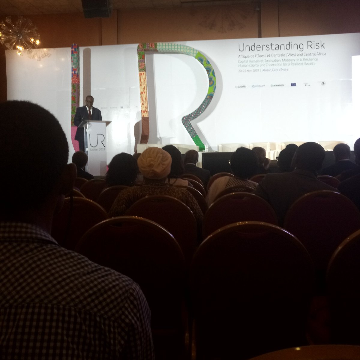 Clap de fin de la #ConférenceUndestandRisk pour une meilleure compréhension des risk de catastrophes il faut une structuration rigoureuse de l'espace, dotation des services météorologiques pour une connaissance des paramètres climatiques... dixit #RobertMambé #URWCA